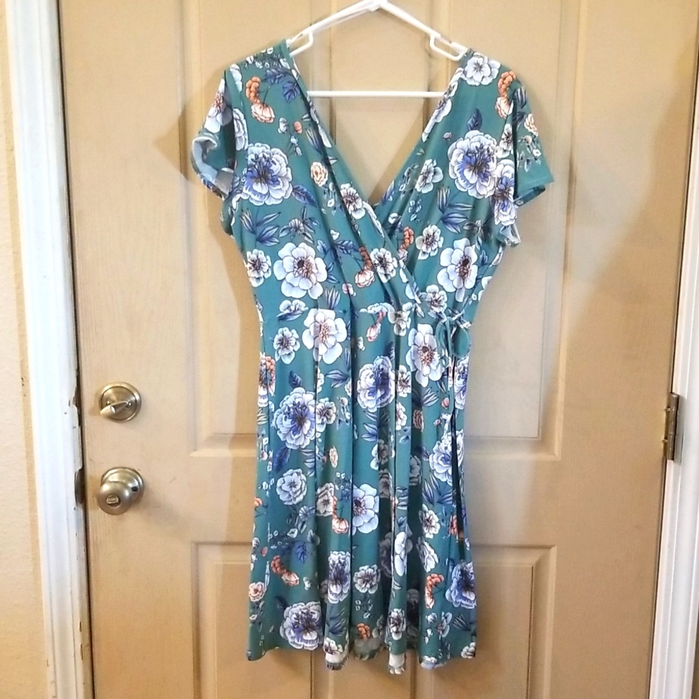 Size Large faux wrap dress